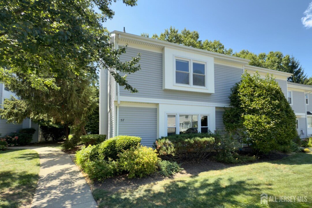 57 La Rue Ln in East Brunswick, NJ - Building Photo