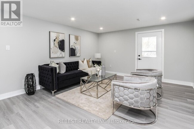 92 Lillian Crescent in Barrie, ON - Building Photo - Building Photo