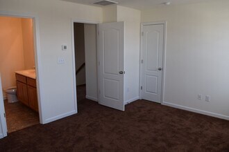 335 Loftland Dr in Dover, DE - Building Photo - Building Photo