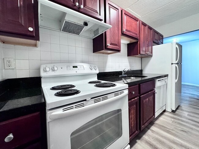 60 Pleasant St, Unit 206 in Arlington, MA - Building Photo - Building Photo