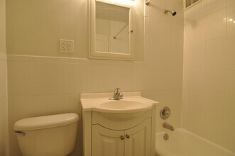 4840 MacArthur Blvd NW in Washington, DC - Building Photo - Building Photo