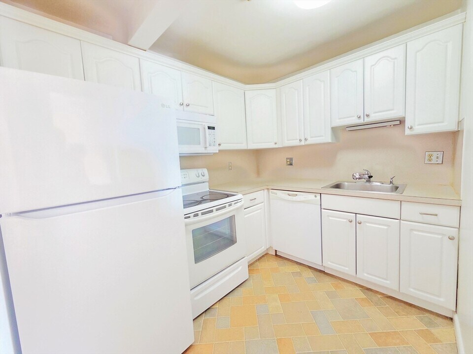 111 Warren Ave in Quincy, MA - Building Photo