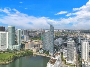 2020 N Bayshore Dr in Miami, FL - Building Photo - Building Photo