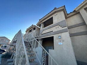 1401 N Michael Way in Las Vegas, NV - Foto de edificio - Building Photo