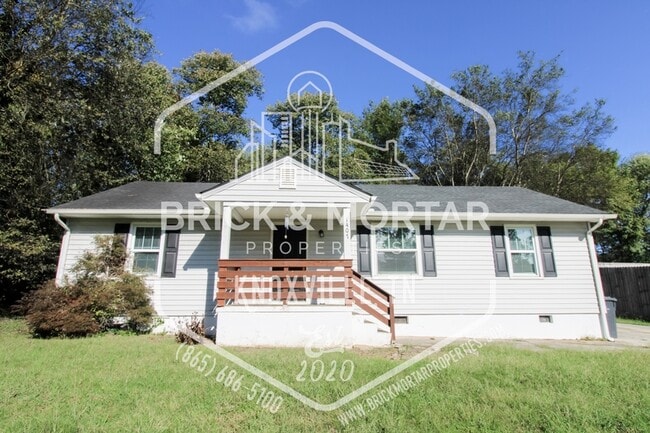1407 Charles Dr NE