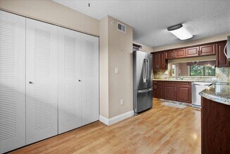 4734 Lucerne Lakes Blvd E in Greenacres, FL - Building Photo - Building Photo