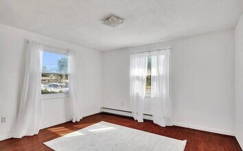 63 1/2 Vandenburgh Ave, Unit 1 in Troy, NY - Building Photo - Building Photo