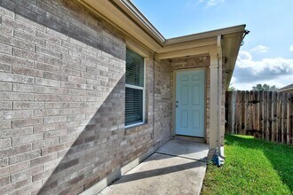 361 Carriage Way in Kyle, TX - Building Photo - Building Photo