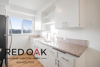 1115 W 111th St in Los Angeles, CA - Building Photo - Building Photo