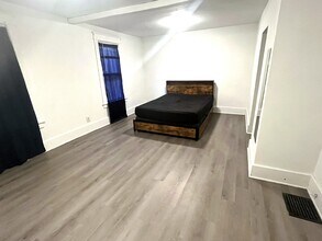 733 Pennsylvania Ave, Unit 2 in Erie, PA - Building Photo - Building Photo