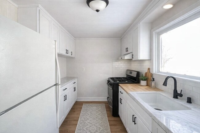 213 Cleveland Ave in Endicott, NY - Building Photo - Building Photo