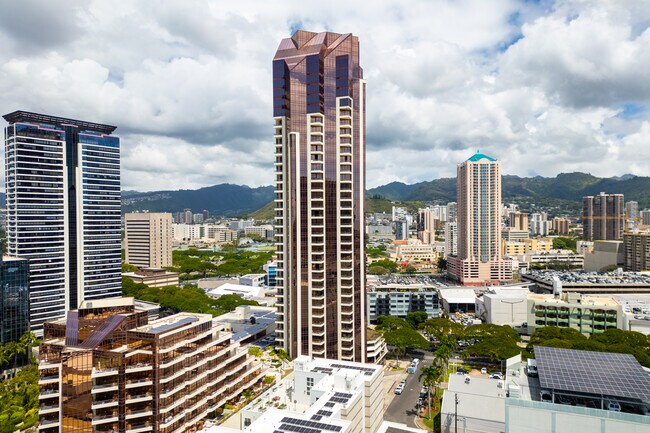 Imperial Plaza in Honolulu, HI - Building Photo - Building Photo