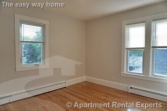 2 Ivaloo St, Unit #6-B in Somerville, MA - Foto de edificio - Building Photo