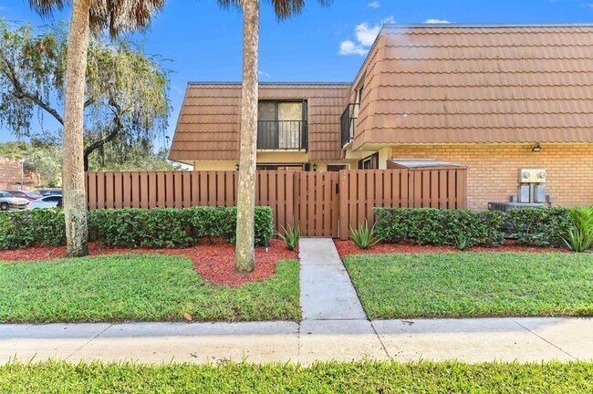 146 Heritage Way in West Palm Beach, FL - Building Photo - Building Photo