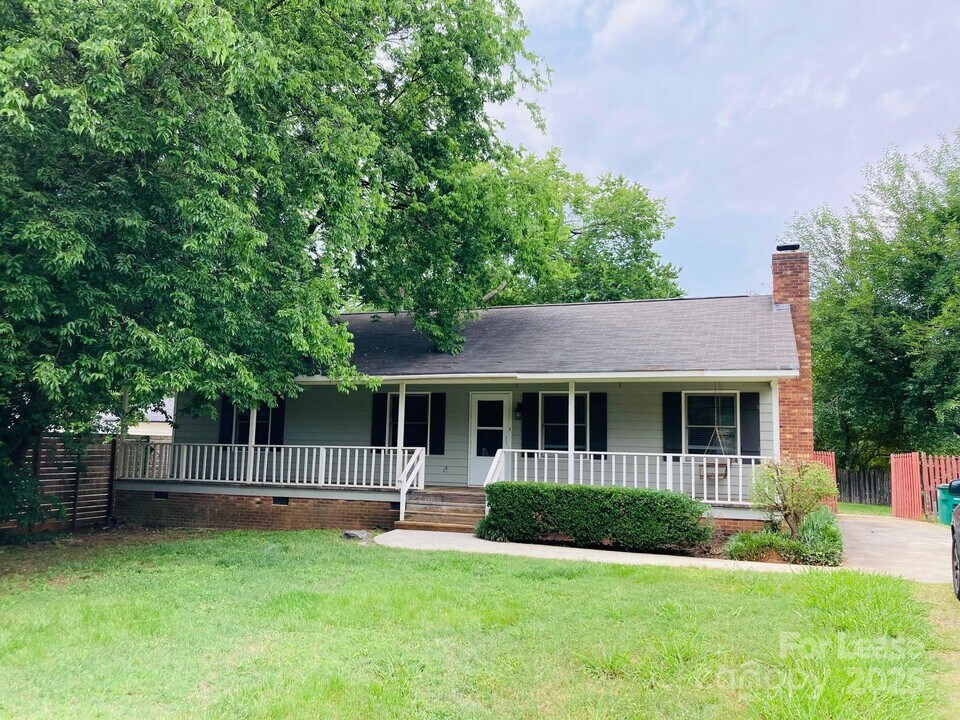21640 Colina Dr in Cornelius, NC - Building Photo