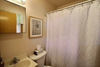 56821 North Carolina Hwy 12 in Hatteras, NC - Foto de edificio - Building Photo