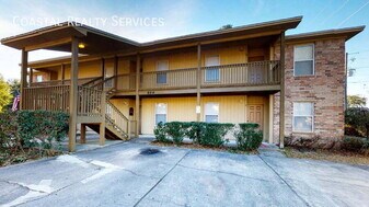 895 Silverwood in Fort Walton Beach, FL - Building Photo