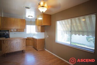 110 Lincoln St in Bakersfield, CA - Building Photo - Building Photo