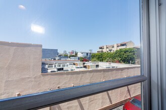 1942 Westwood Blvd, Unit 206 in Los Angeles, CA - Building Photo - Building Photo