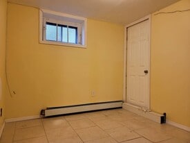 137-28 170th St in Queens, NY - Building Photo