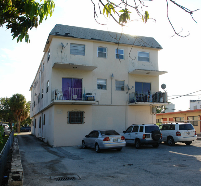 5960 Biscayne Blvd in Miami, FL - Building Photo - Building Photo