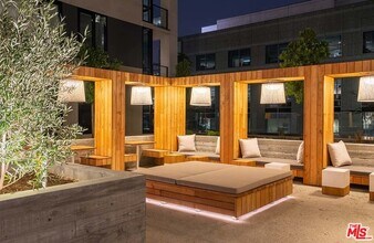 2435 S Sepulveda Blvd-Unit -PH 214 in Los Angeles, CA - Building Photo - Building Photo