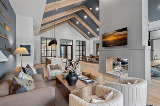 Hawthorne at Holbrook in Asheville, NC - Foto de edificio - Building Photo