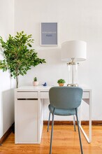 26 W Burlington Ave in Westmont, IL - Foto de edificio - Building Photo