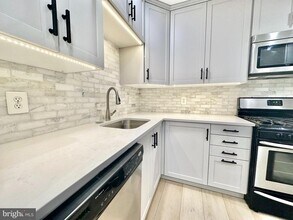 1010 Bashford Ln in Alexandria, VA - Building Photo - Building Photo