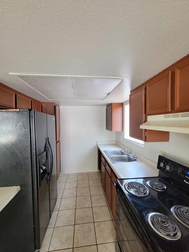 1725 W Olive Ave in El Centro, CA - Building Photo - Building Photo