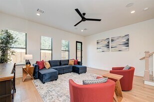 4101 Edison St in Houston, TX - Building Photo