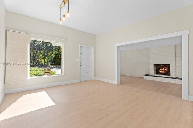 5865 SW 48th St in Miami, FL - Building Photo - Building Photo