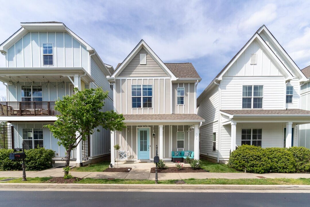 742 Cottage Park Dr in Nashville, TN - Building Photo