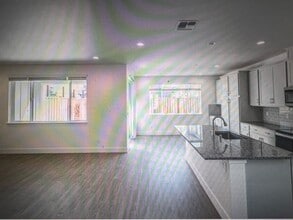 2079 Dennis Ln in Santa Rosa, CA - Building Photo - Building Photo
