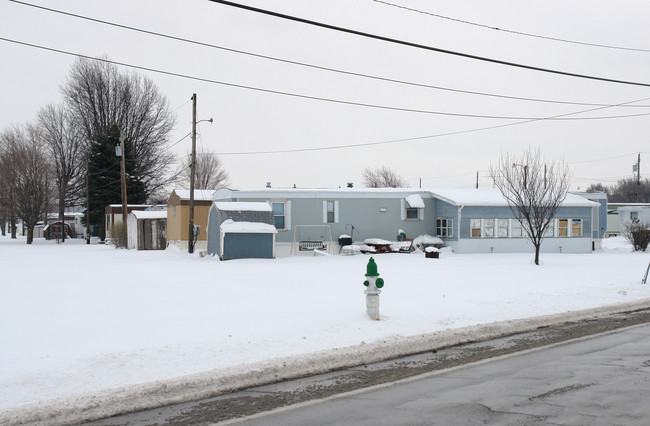 1521 N Countyline Rd in Fostoria, OH - Building Photo - Building Photo