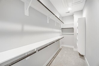240 Julia St in Houston, TX - Foto de edificio - Building Photo