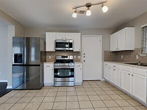 8110 Stagewood Dr in Humble, TX - Building Photo - Building Photo