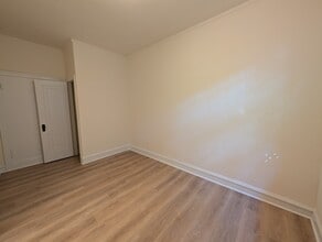 2532 N Sawyer Ave, Unit 105 in Chicago, IL - Foto de edificio - Building Photo