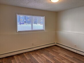 1916 Beaver Pl in Anchorage, AK - Building Photo - Building Photo