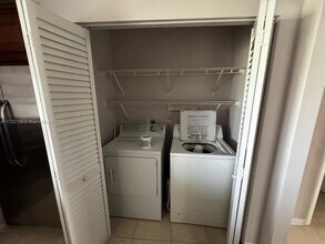 3437 NW 44th St, Unit #208 in Lauderdale Lakes, FL - Building Photo - Building Photo