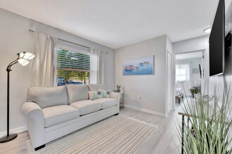 10664 Starkey Rd in Seminole, FL - Building Photo - Building Photo