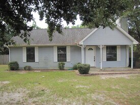 345 John King Rd in Crestview, FL - Building Photo