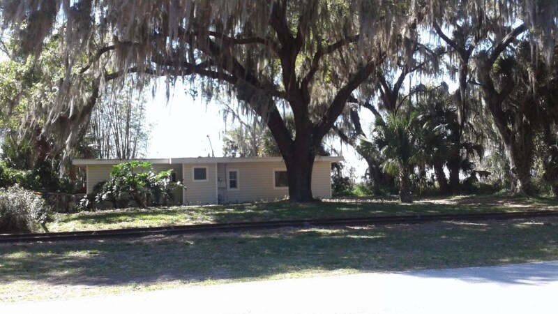 1120 Northshore Dr, Unit 2 in Eustis, FL - Building Photo