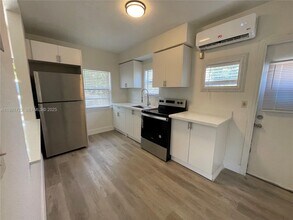 126 NE 19th Ave in Pompano Beach, FL - Building Photo - Building Photo