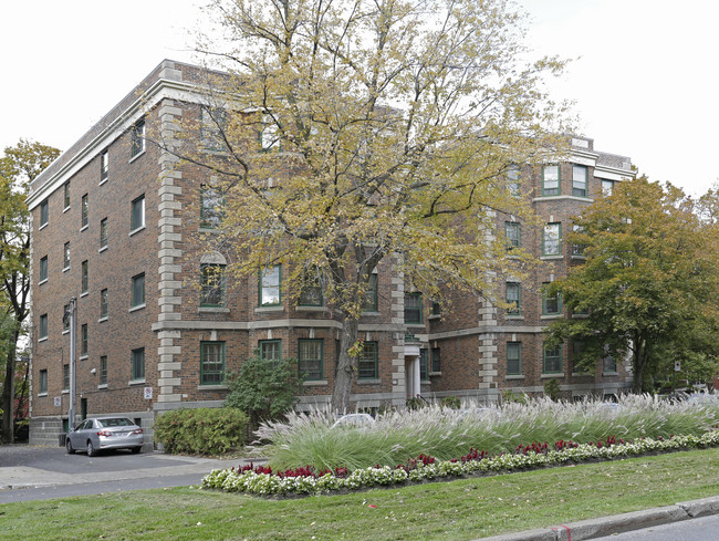 1425 Bernard in Montréal, QC - Building Photo - Primary Photo