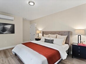 365 Newport Ave, Unit 303 in Quincy, MA - Building Photo - Building Photo
