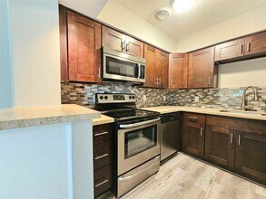 909 Silber Rd in Houston, TX - Building Photo - Building Photo