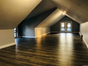 29 Hoff Ct, Unit Floor 2 in Hempstead, NY - Foto de edificio - Building Photo