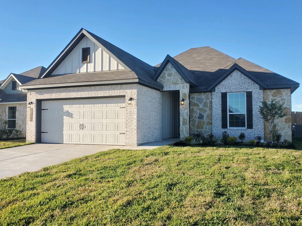 2056 Muscadine Trl Rentals in Brenham, TX