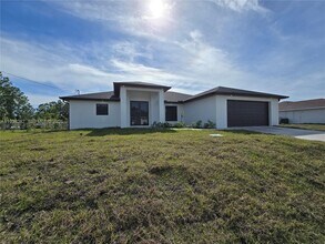 1605 W 11th St in Lehigh Acres, FL - Building Photo - Building Photo